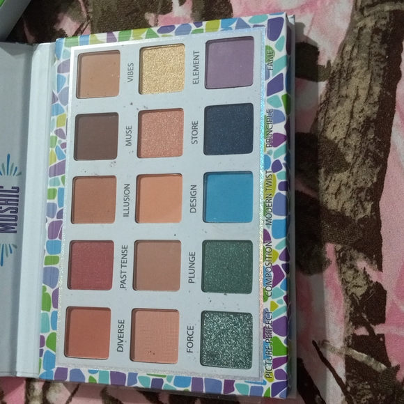 Mosaic eyeshadow box 15 colors - Picture 3 of 5